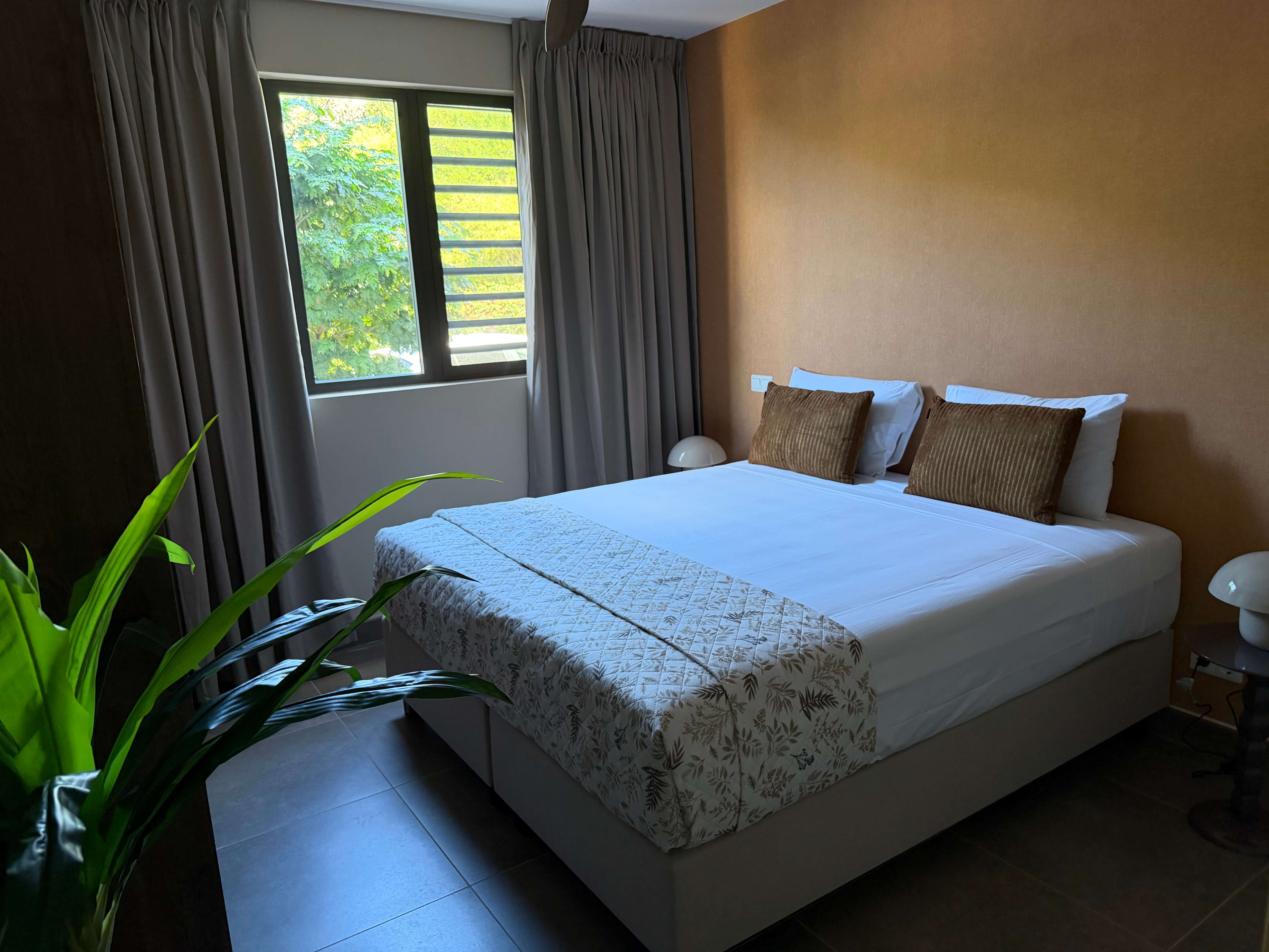 Holland House - Cape Marie 1401