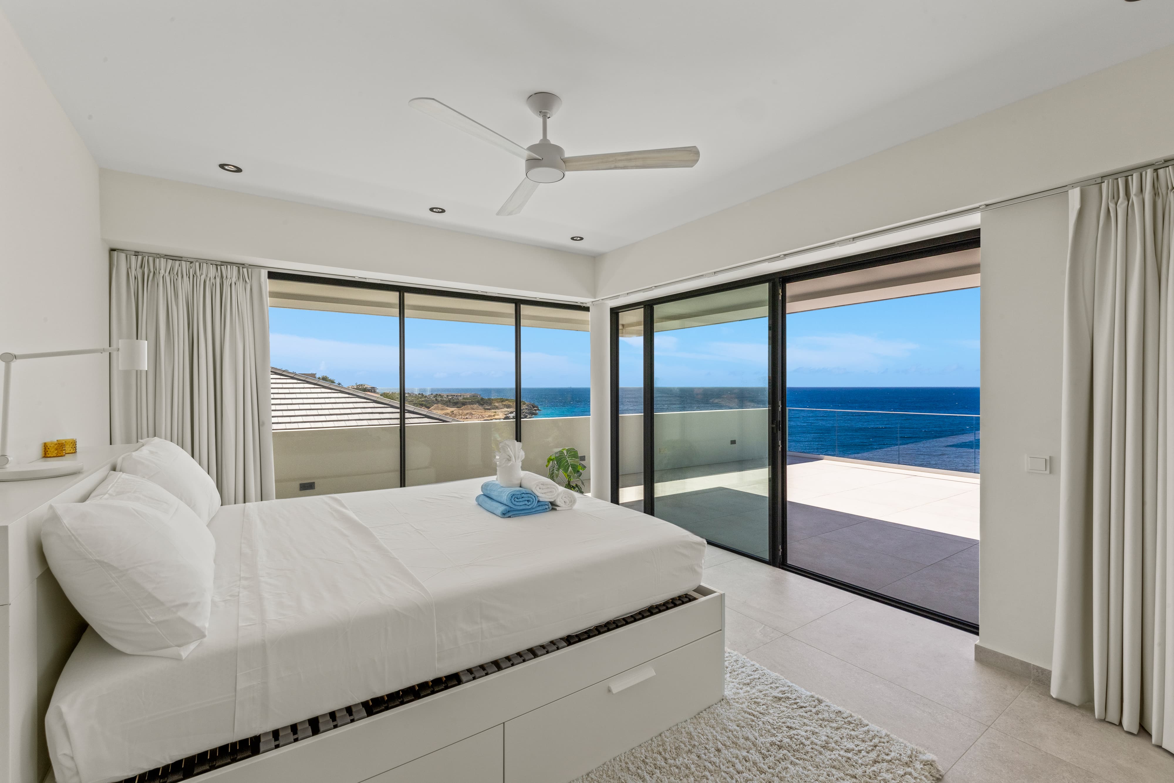 Holland House - Blue Bay - on a cliff with a phenomenal sea view