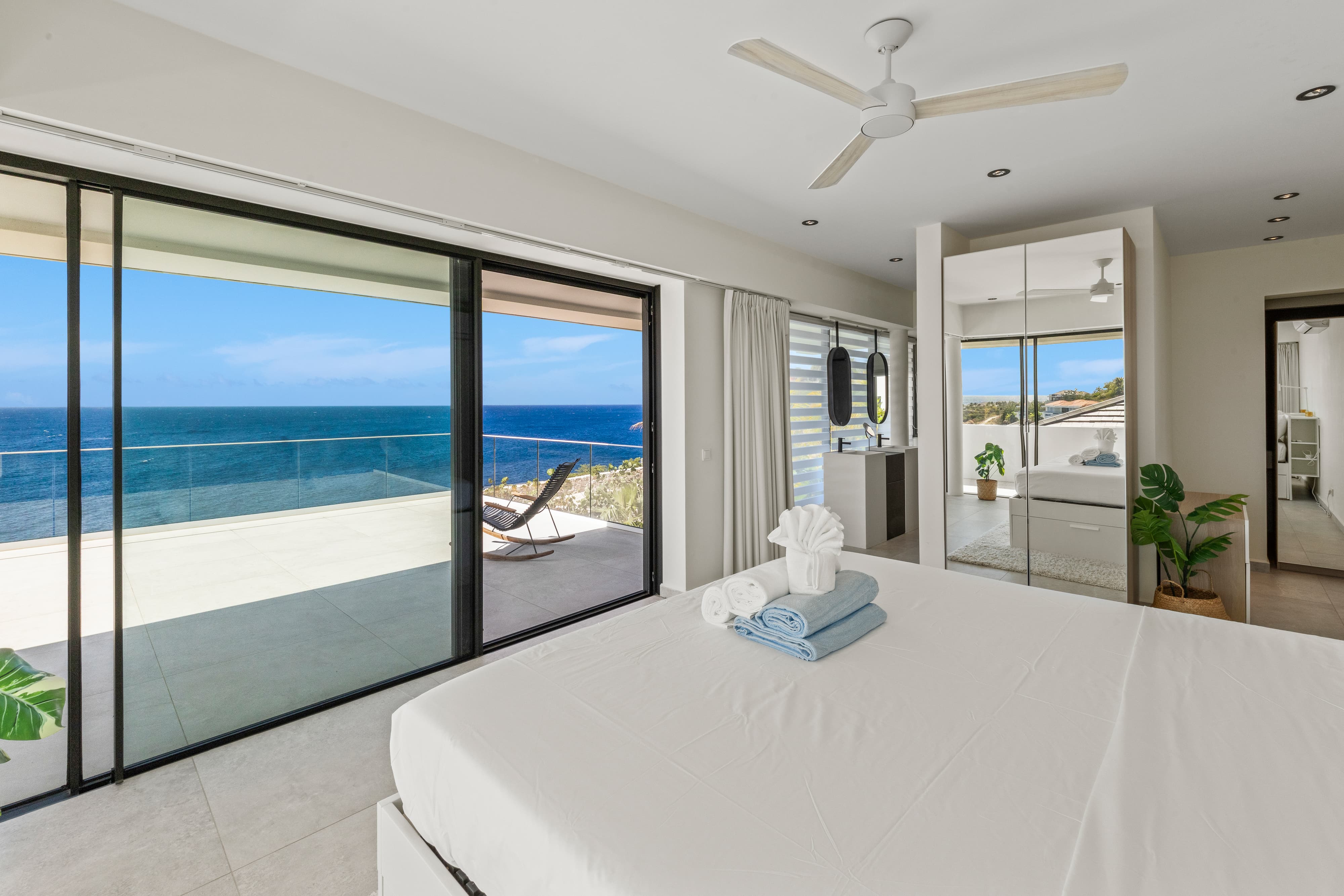 Holland House - Blue Bay - on a cliff with a phenomenal sea view