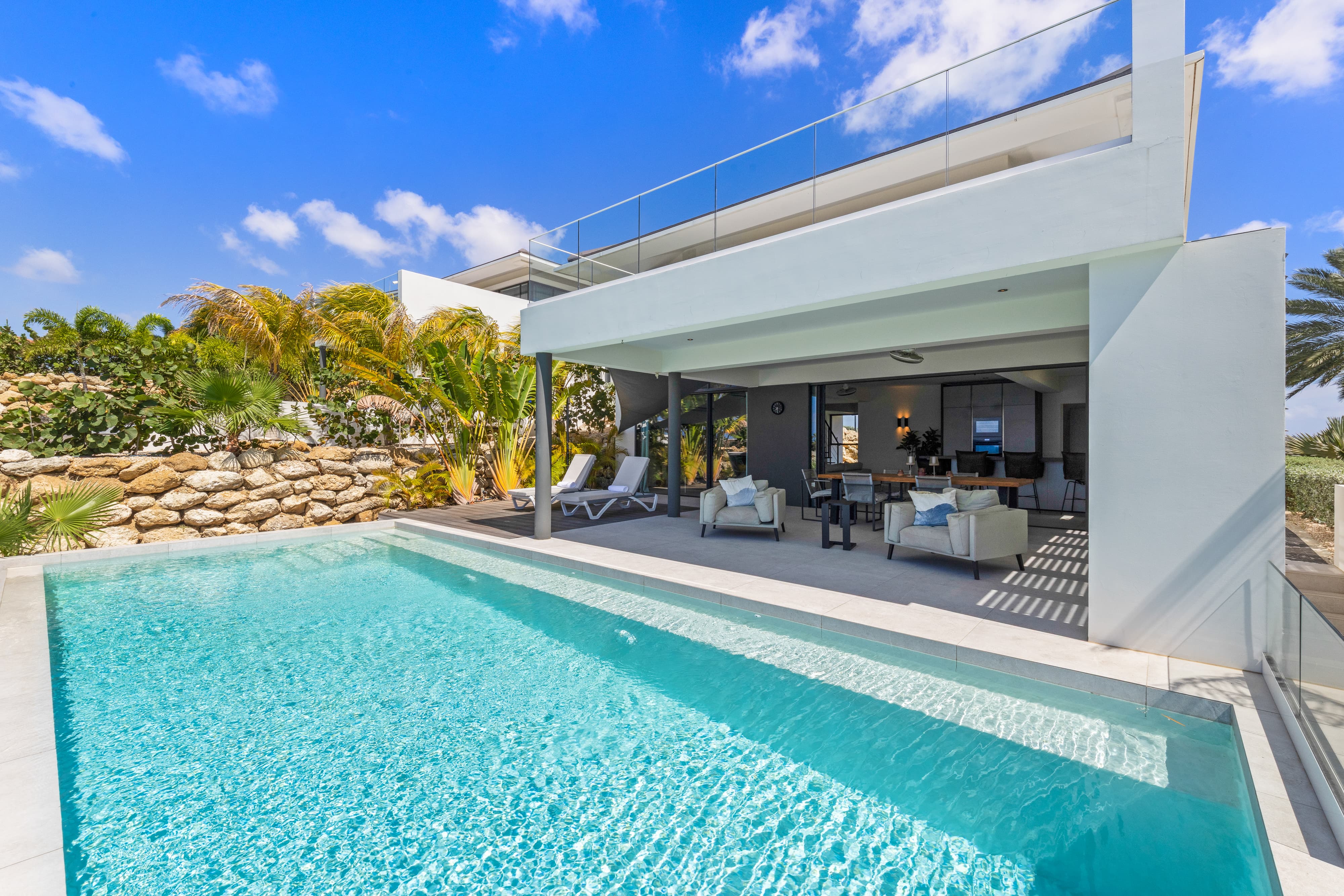 Holland House - Blue Bay - on a cliff with a phenomenal sea view
