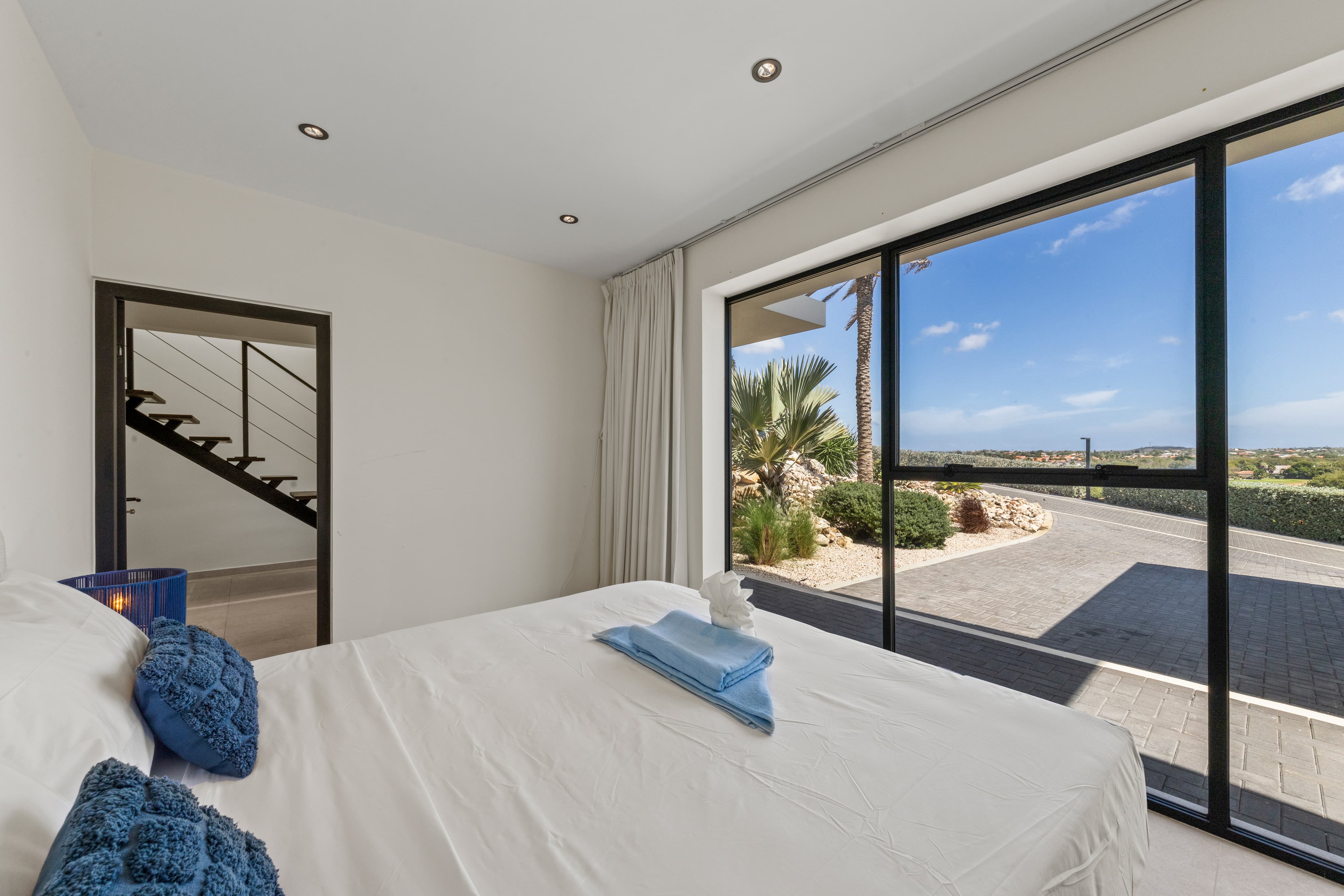Holland House - Blue Bay - on a cliff with a phenomenal sea view